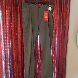 Wrangler Men's Cargo Pants in Dark Gray